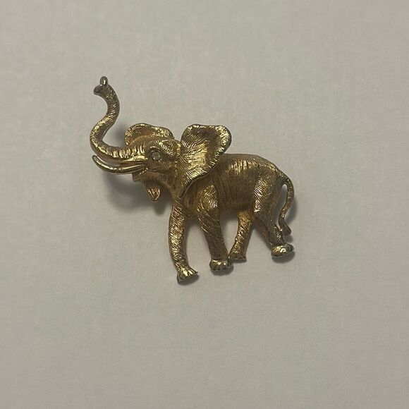 Vintage Napier Good Luck Elephant Brooch Pin Gold Tone Rhinestone - Picture 2 of 7